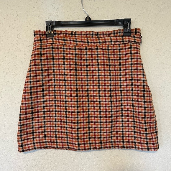Forever 21 Dresses & Skirts - Forever 21 Checkered Plaid Mini Skirt in Red and Black, High rise and Zipper